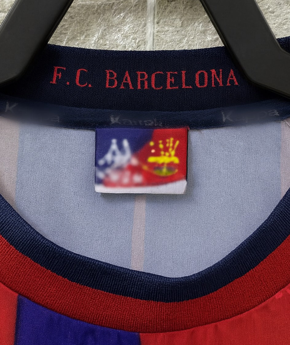 Barcelona 1996/97 home shirt — collar close-up