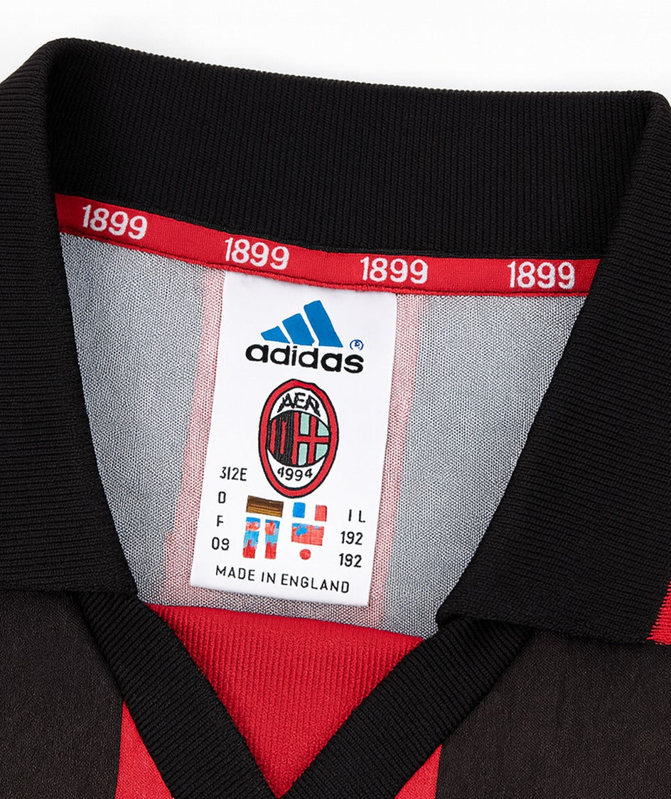AC Milan 1998/99 shirt — collar close-up