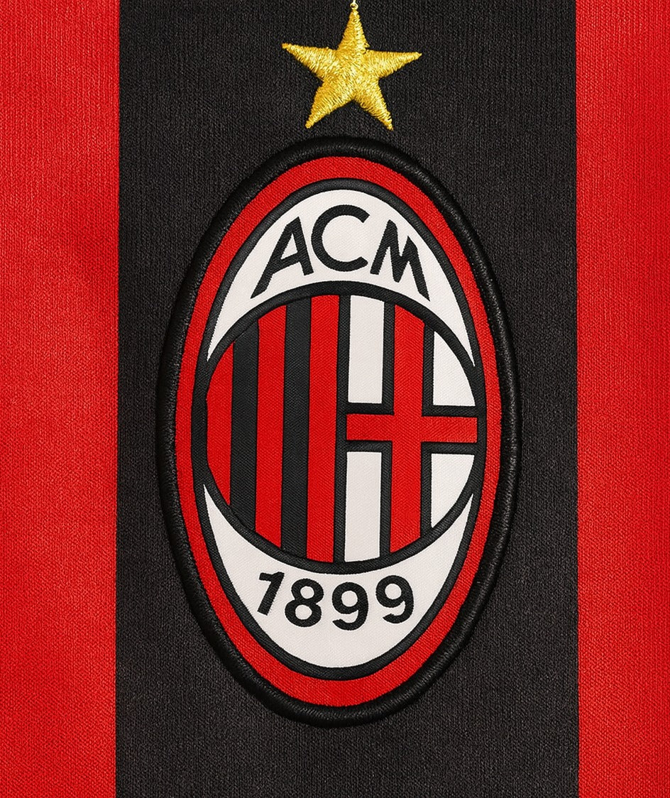 AC Milan 1998/99 shirt — club crest close-up