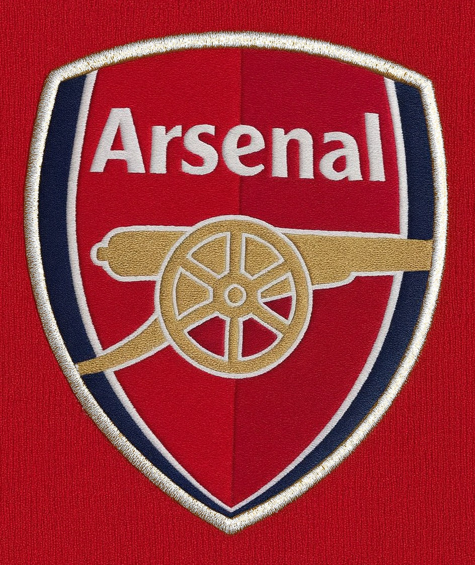 Arsenal 2003/04 home shirt — club crest close-up