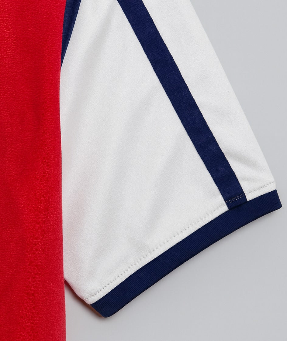 Arsenal 2001/02 home shirt — sleeve close-up