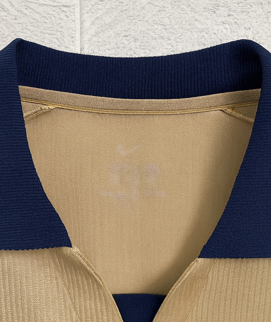 Arsenal 2001/02 away shirt — collar close-up
