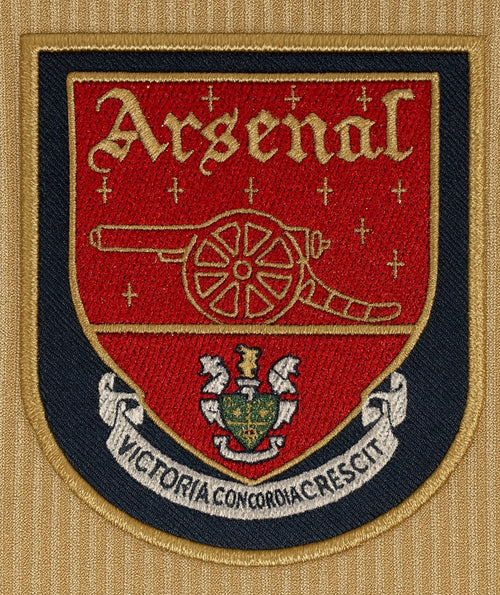 Arsenal 2001/02 away shirt — club crest close-up