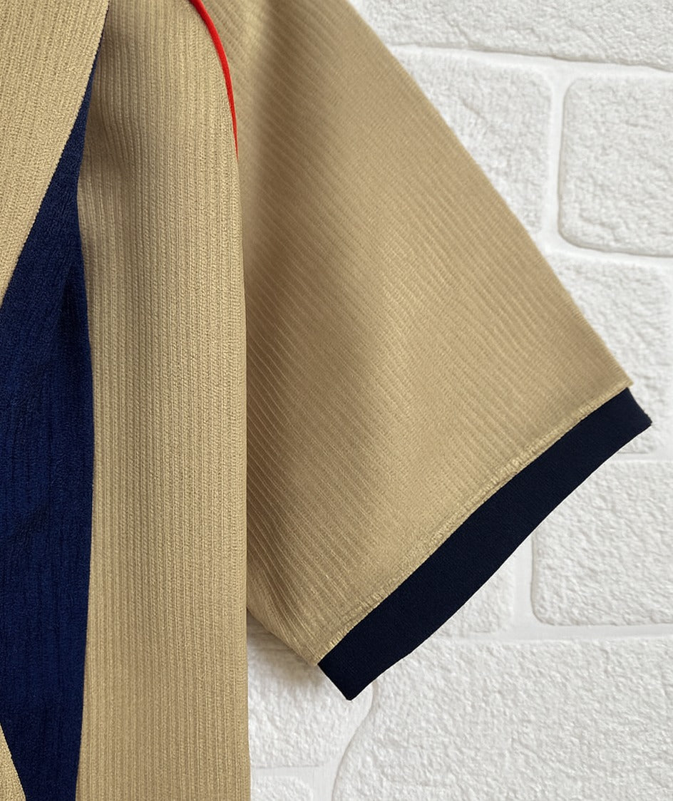 Arsenal 2001/02 away shirt — sleeve close-up