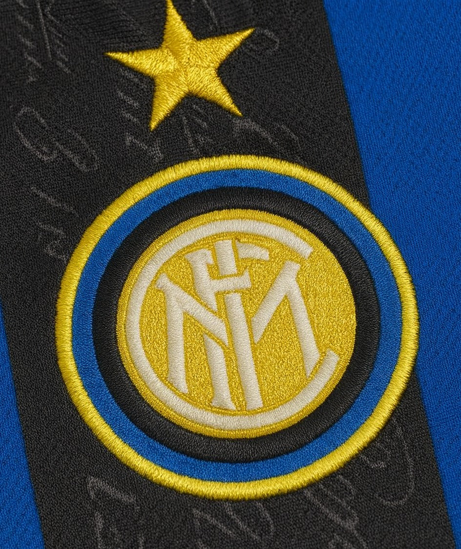 Inter 1997/98 shirt — club crest close-up