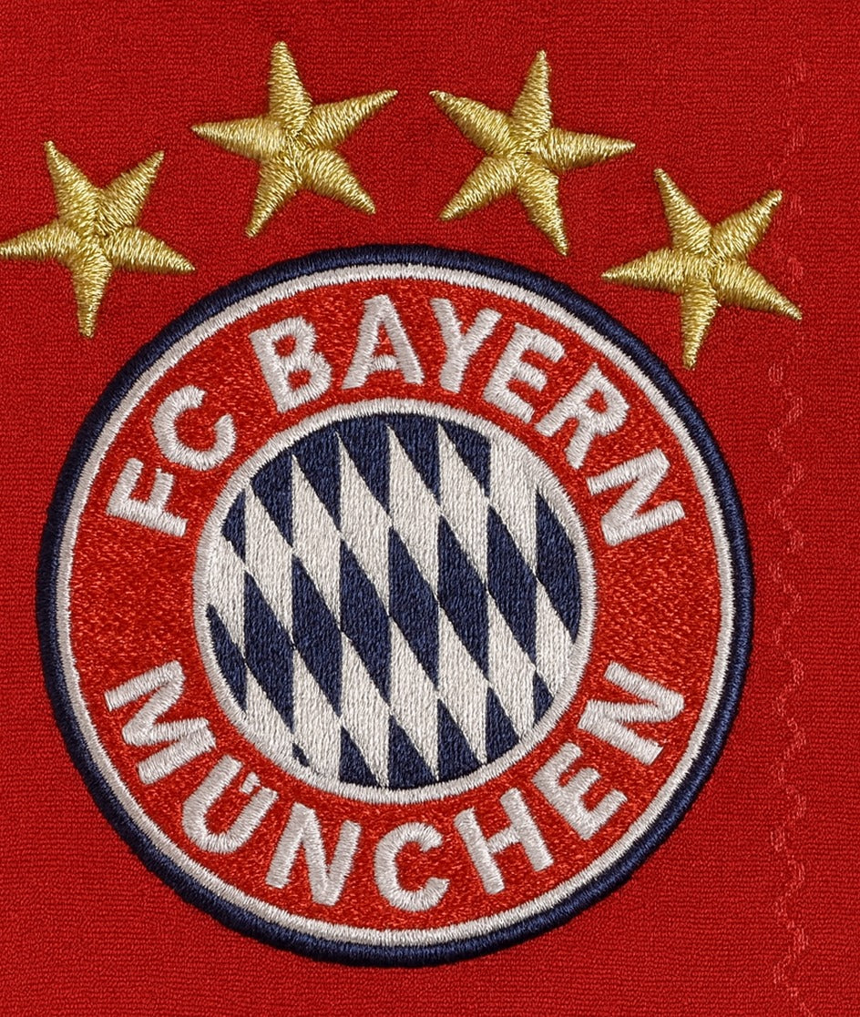 Bayern Munich 2012/13 home shirt — club crest close-up