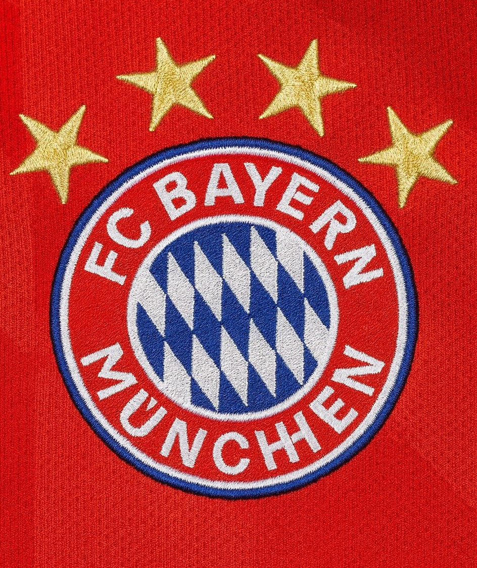 Bayern Munich 2013/14 home shirt — club crest close-up