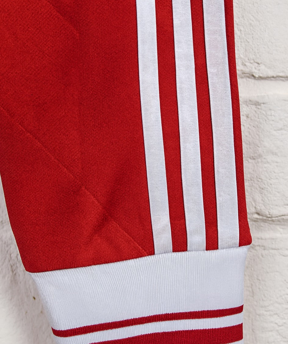 Bayern Munich 2013/14 home shirt — sleeve and cuff close-up