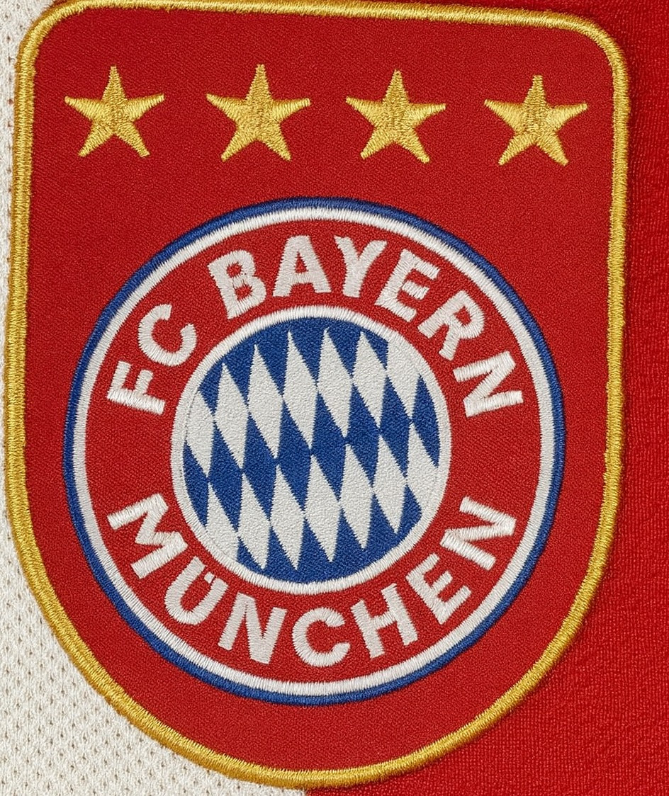 Bayern Munich 2010/11 home shirt — club crest close-up