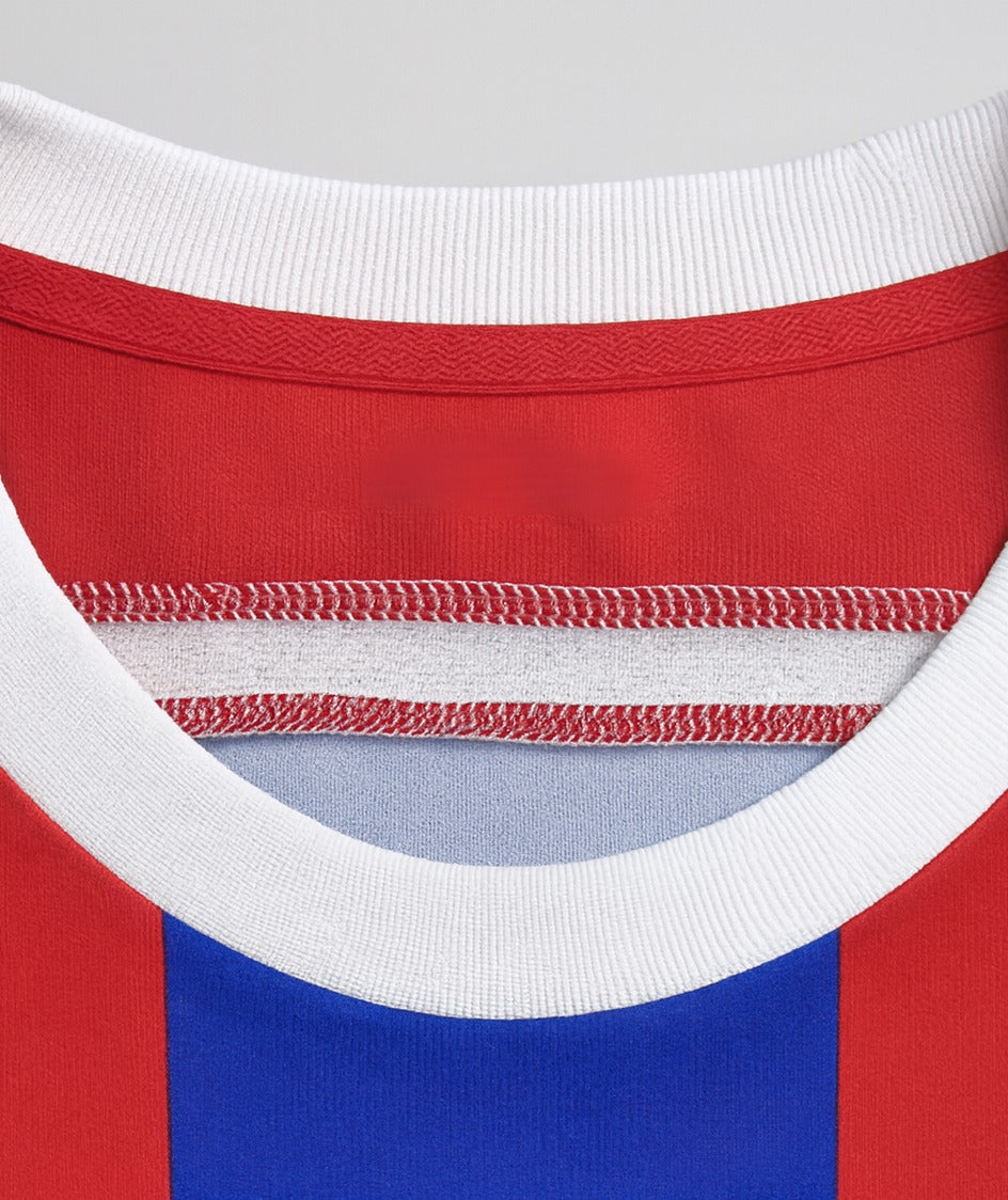 Bayern Munich 2014/15 home shirt — collar close-up