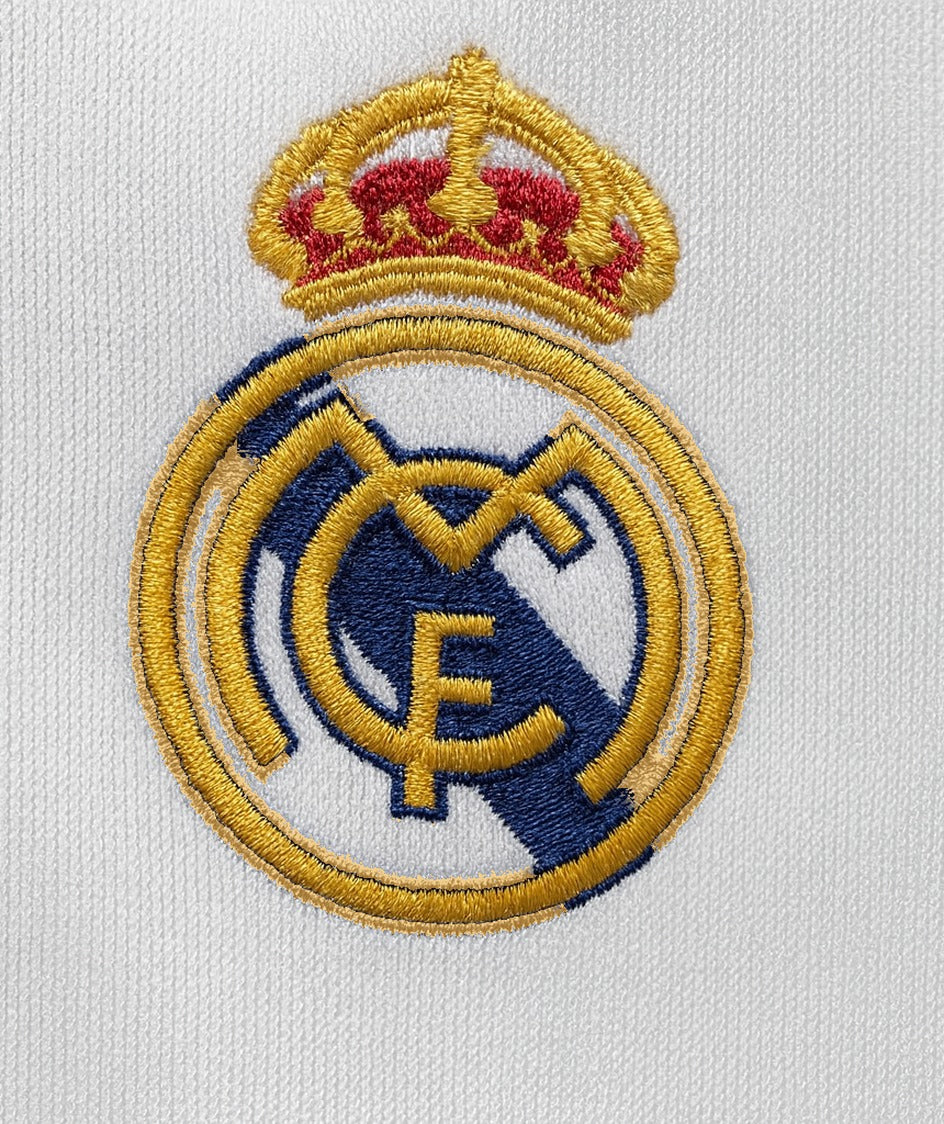 Real Madrid 2000/01 home shirt — club crest close-up