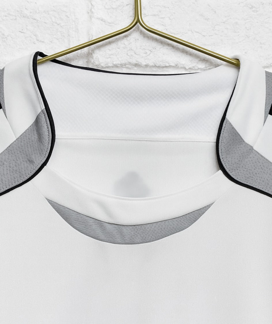 Real Madrid 2006/07 home shirt — collar close-up