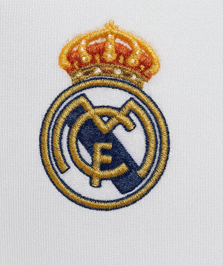 Real Madrid 2006/07 home shirt — club crest close-up