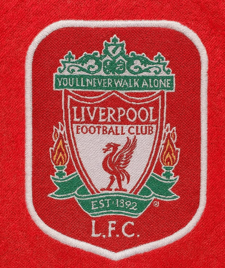 Liverpool 2004/05 home shirt — club crest close-up