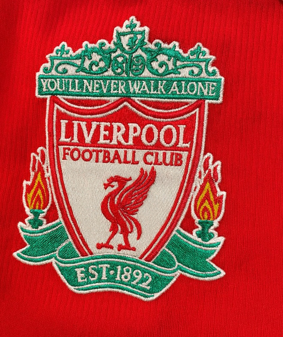 Liverpool 2006/07 home shirt — club crest close-up