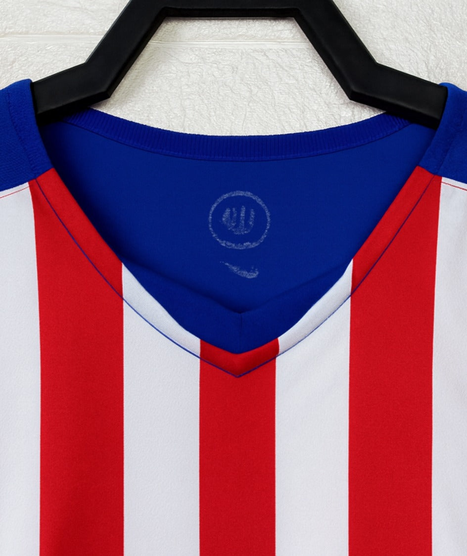 Atletico Madrid 2004/05 home shirt — collar close-up