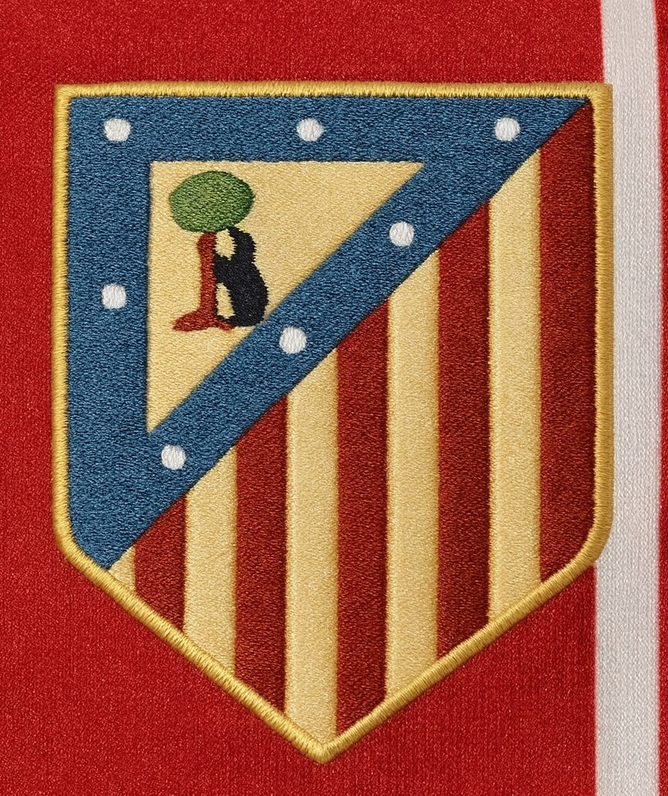 Atletico Madrid 1994/95 home shirt — club crest close-up