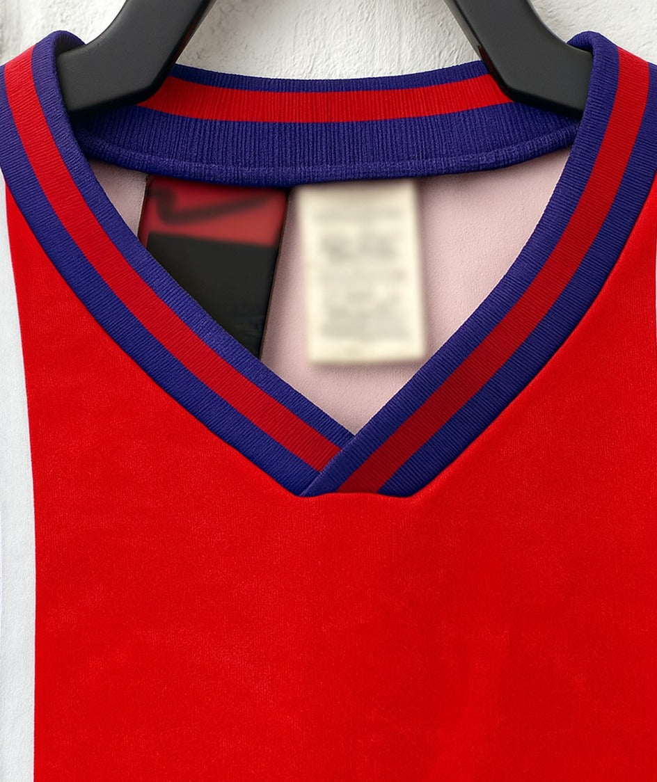 Paris Saint-Germain 1995/96 home shirt — collar close-up