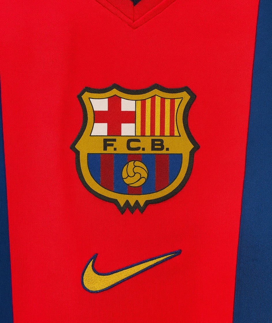 FC Barcelona 1998/99 home shirt — club crest close-up