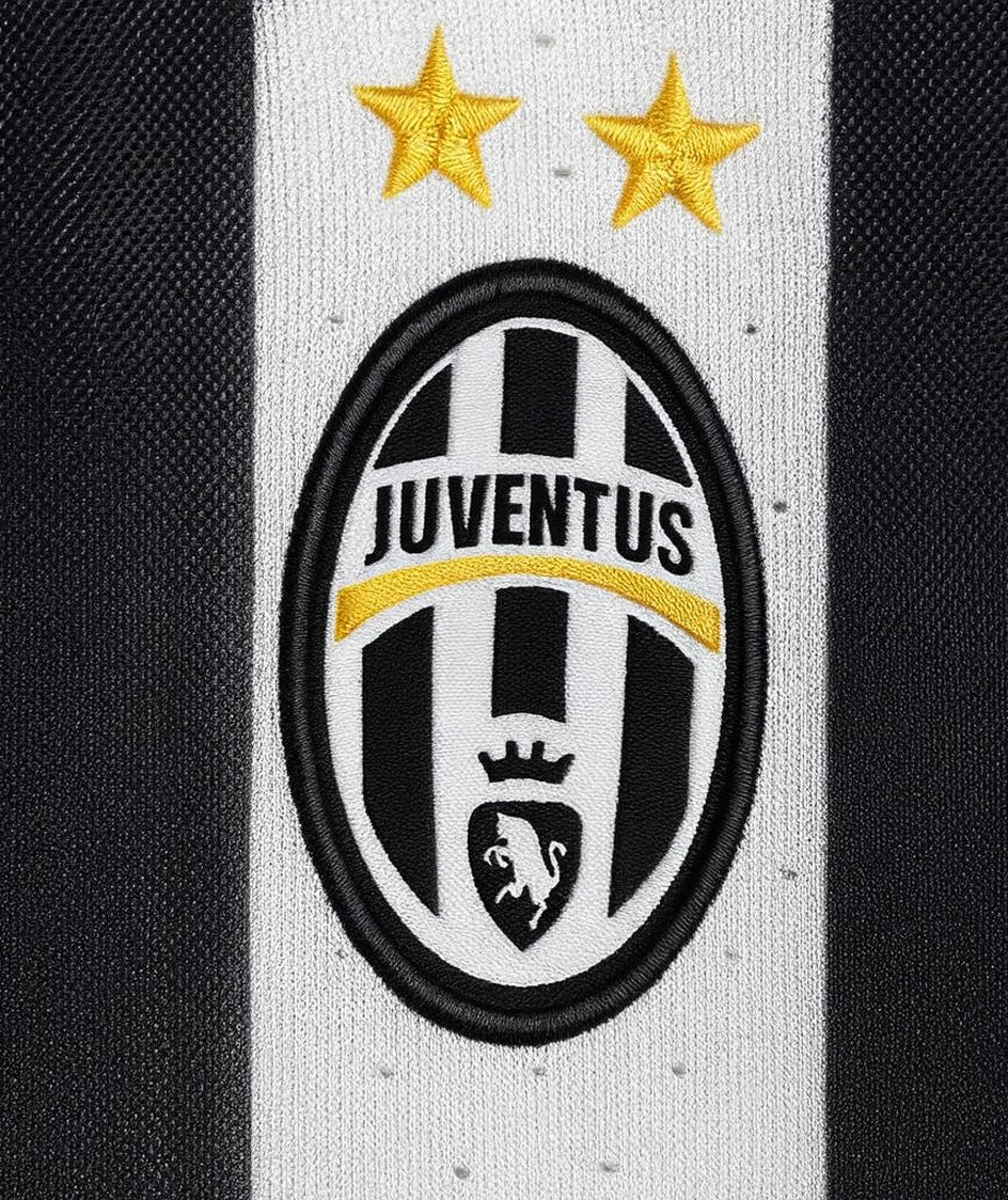 Juventus 2014/15 shirt — club crest close-up