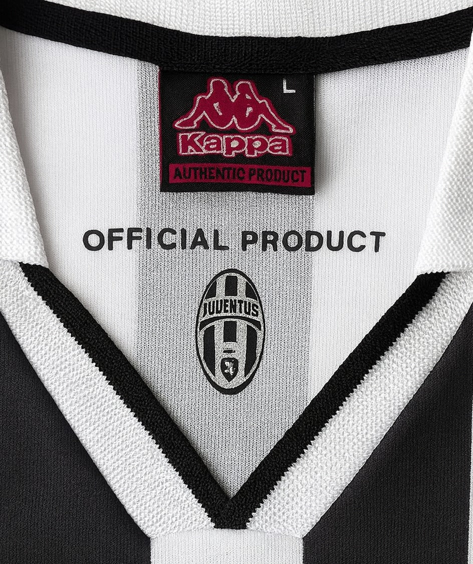 Juventus 1995/96 home shirt — collar close-up