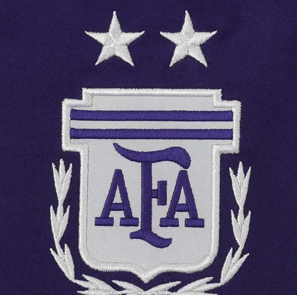 Argentina 2022 away shirt — club crest close-up
