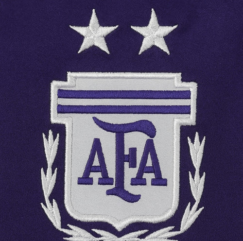 Argentina 2022 away shirt — club crest close-up