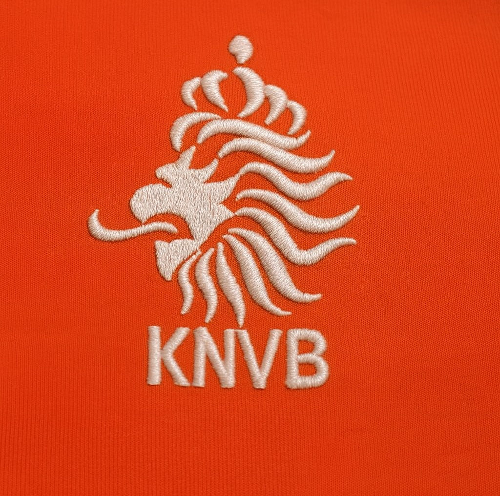 Netherlands 2004 home shirt — KNVB crest close-up