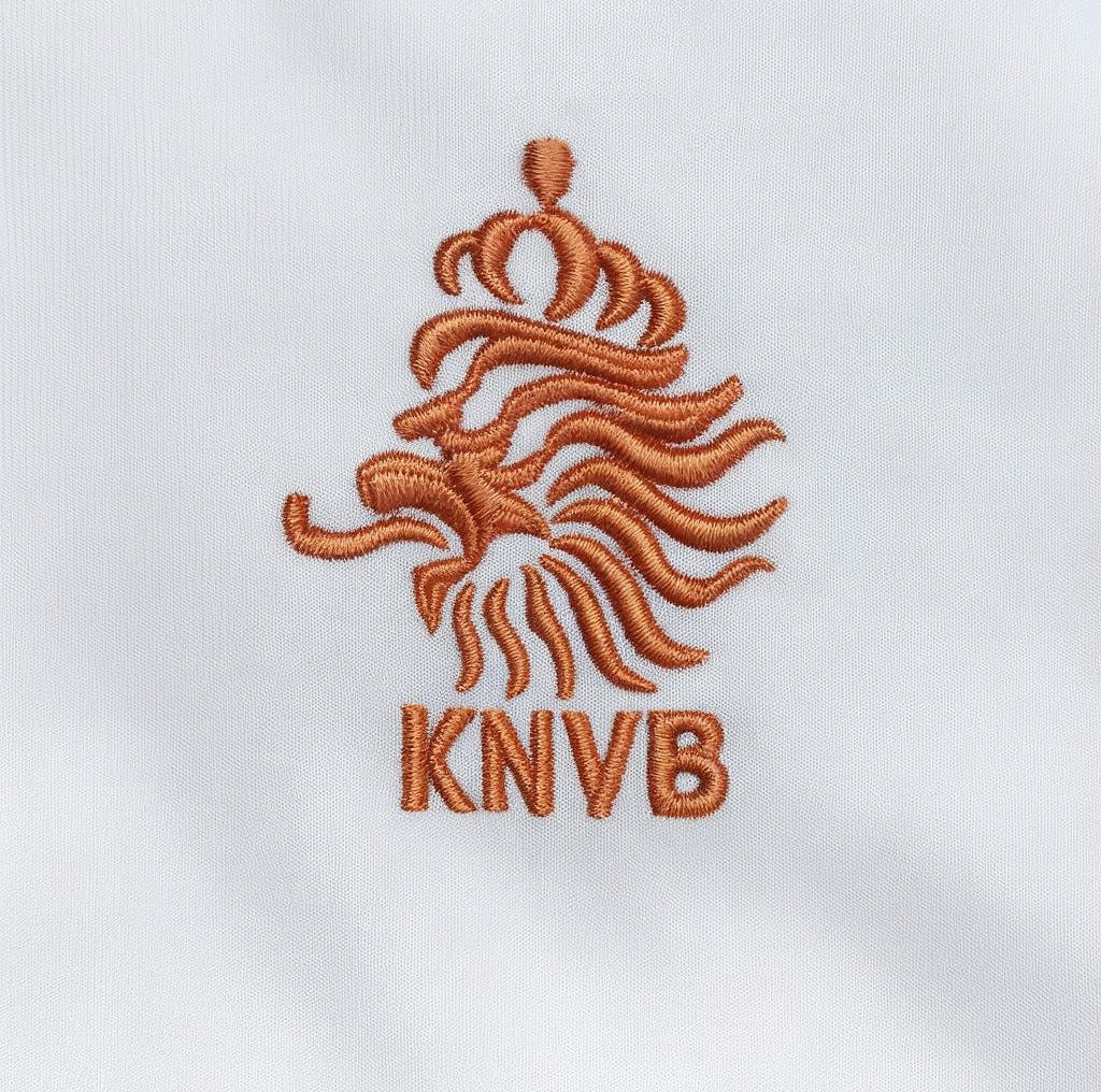 Netherlands 2004 away shirt — KNVB crest close-up