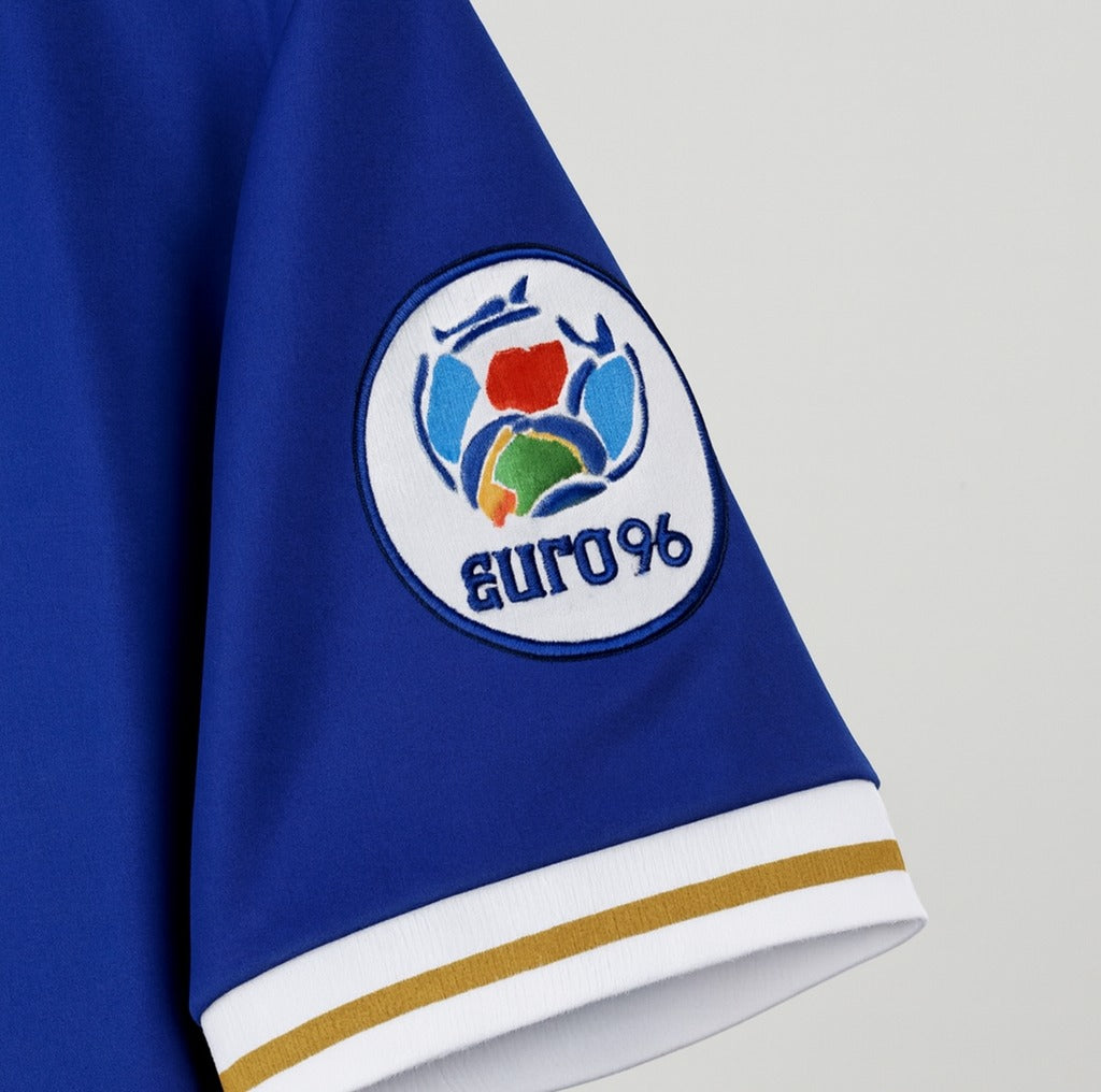 Italy 1996 home shirt — sleeve and cuff close-up