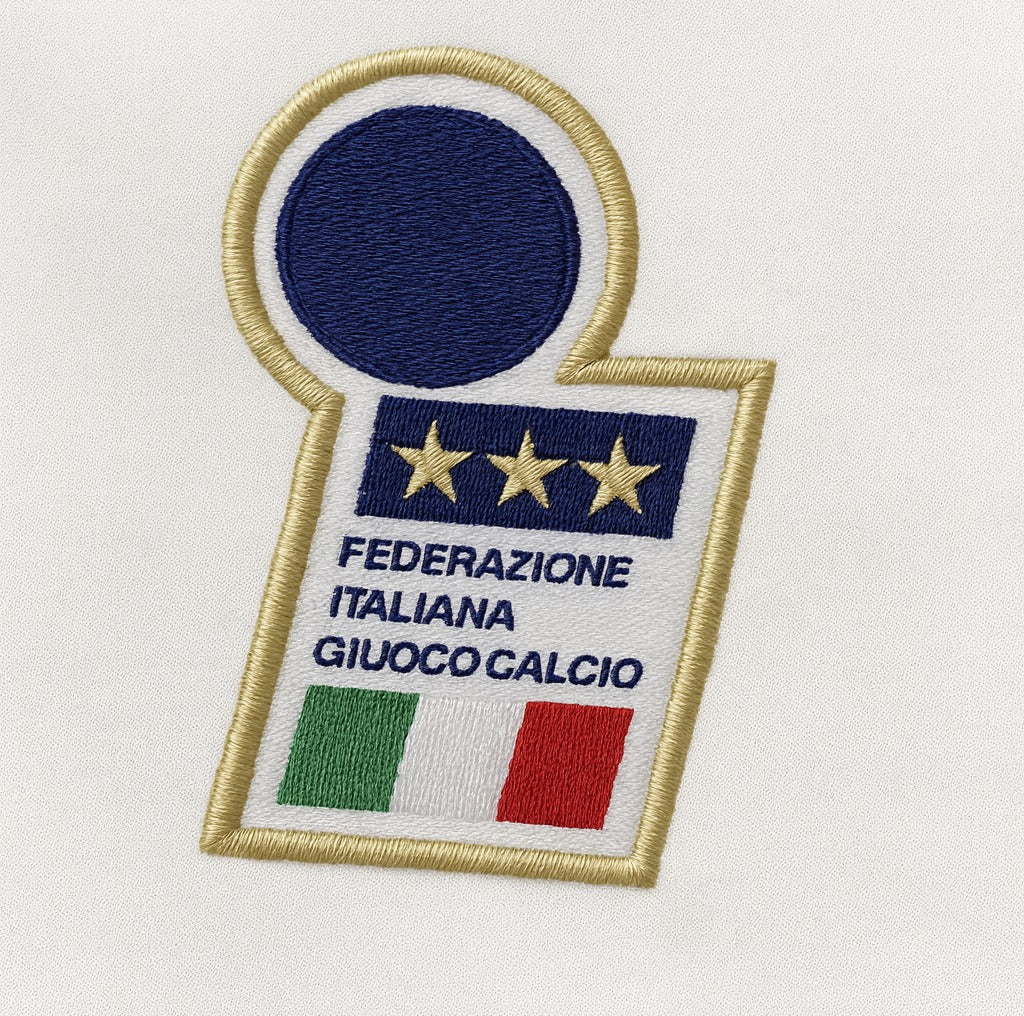 Italy 1996 away shirt — FIGC crest close-up