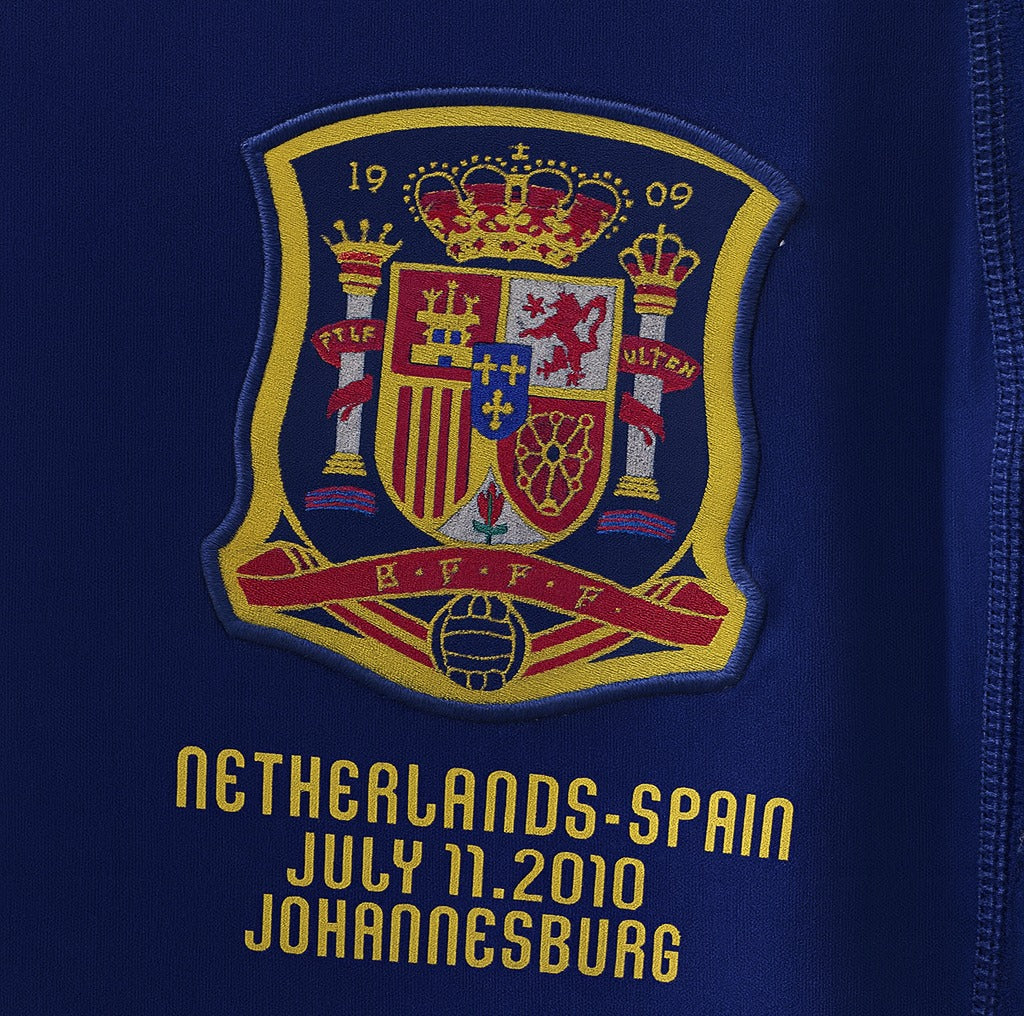 Spain 2010 away shirt — RFEF crest and final match print close-up