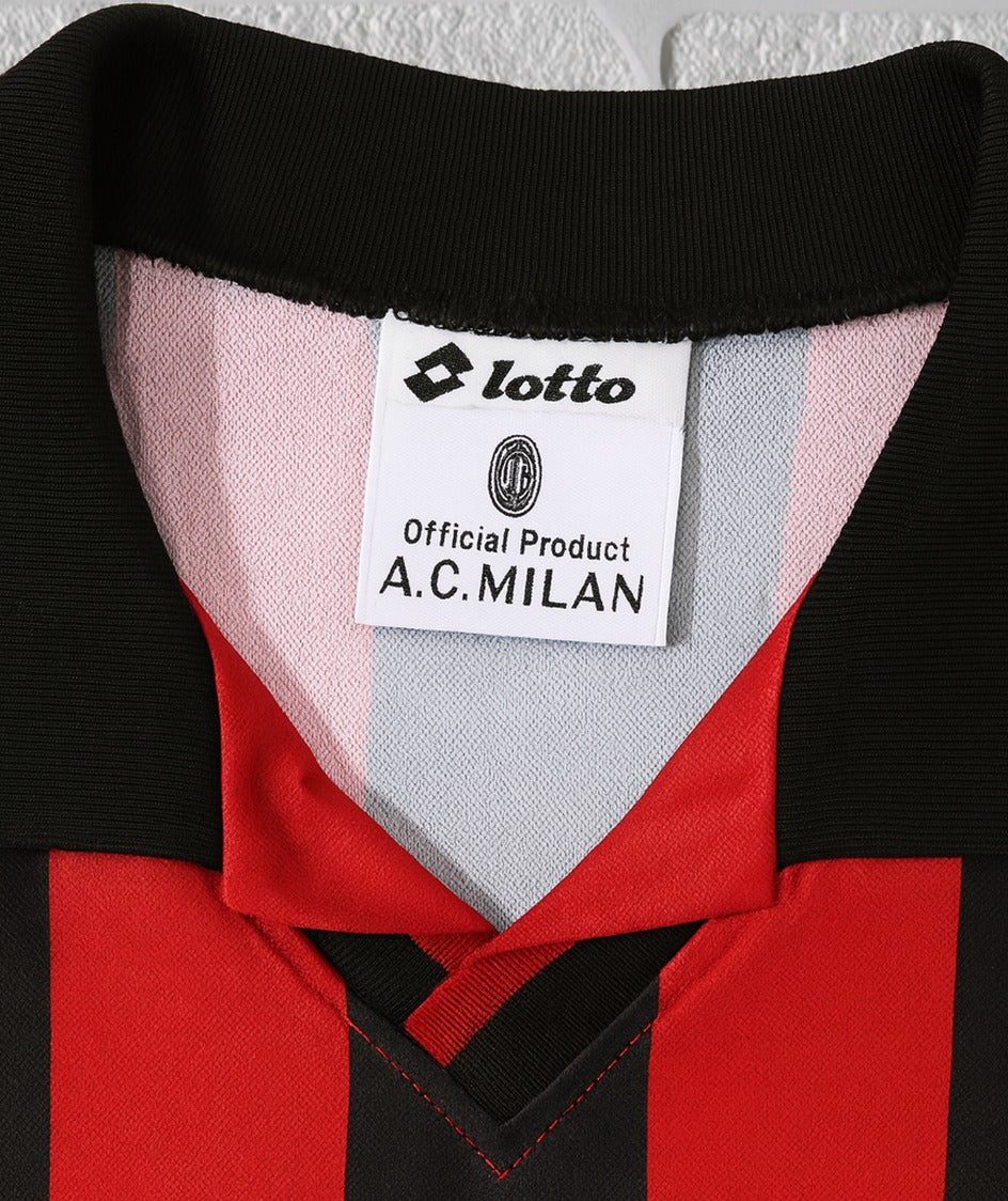 AC Milan 1997/98 home shirt — collar close-up