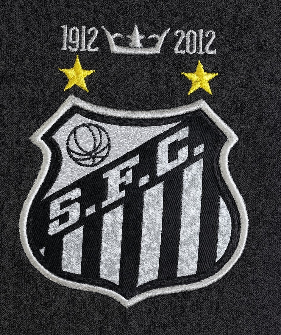 Santos 2012/13 black shirt — club crest close-up