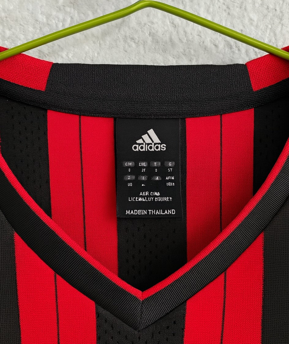 AC Milan 2013/14 home shirt — collar close-up