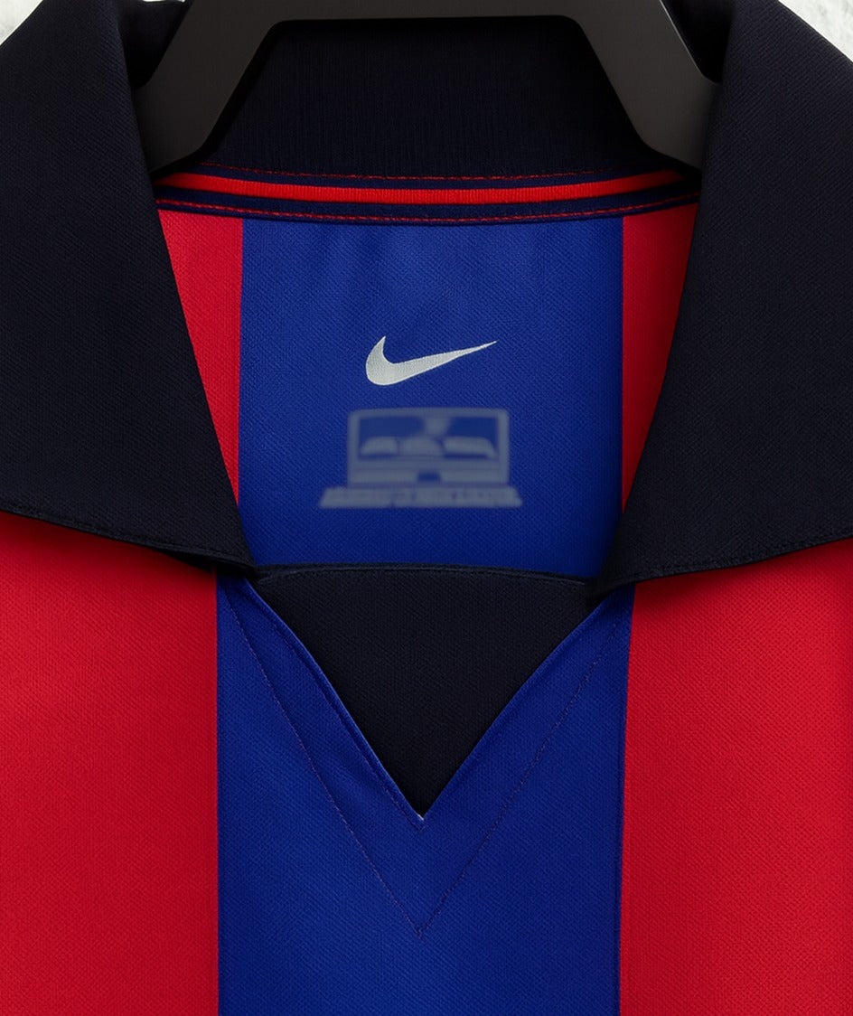 FC Barcelona 2001/02 home shirt — collar close-up