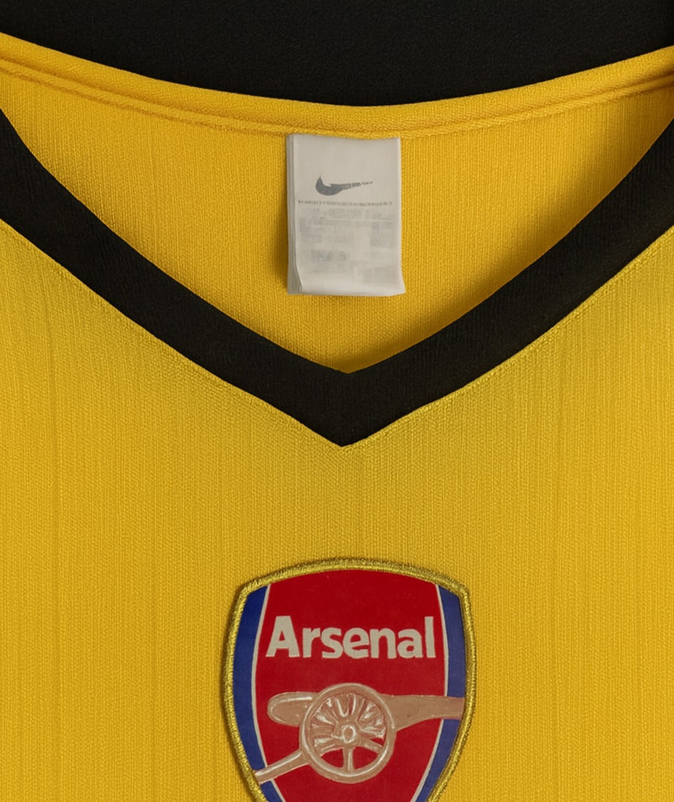 Arsenal 2005/06 away shirt — collar close-up