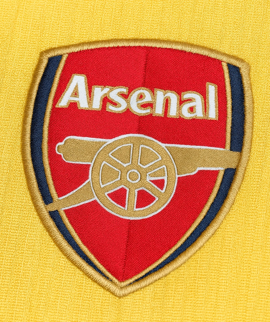 Arsenal 2005/06 away shirt — club crest close-up