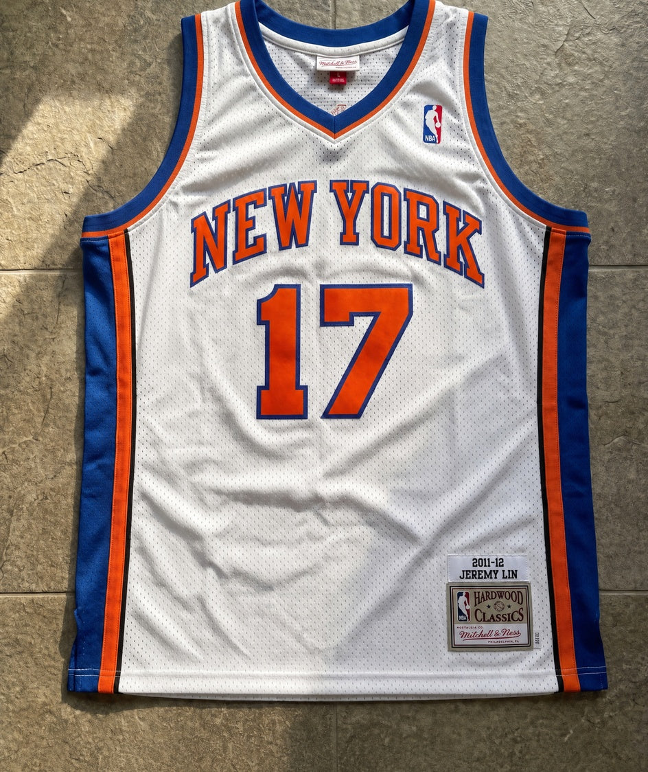גופיית NBA - ניו יורק ניקס לין 17 לבן - מוצר