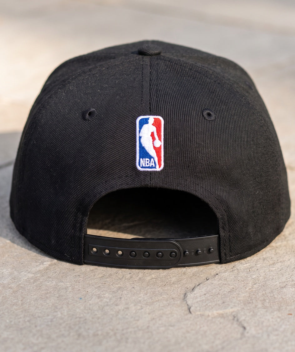 כובע NBA - שיקגו בולס שחור דגל שיקגו - גב