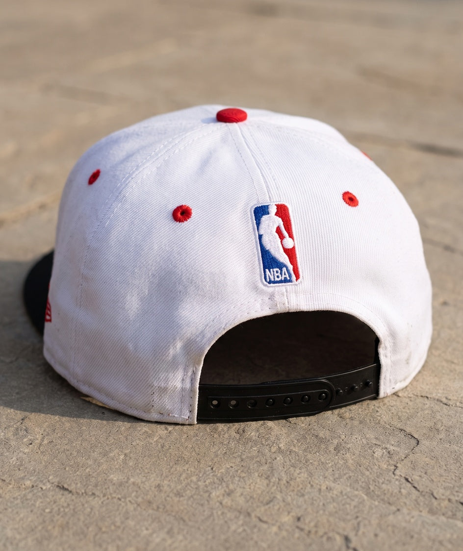 כובע NBA - שיקגו בולס לבן שחור - גב