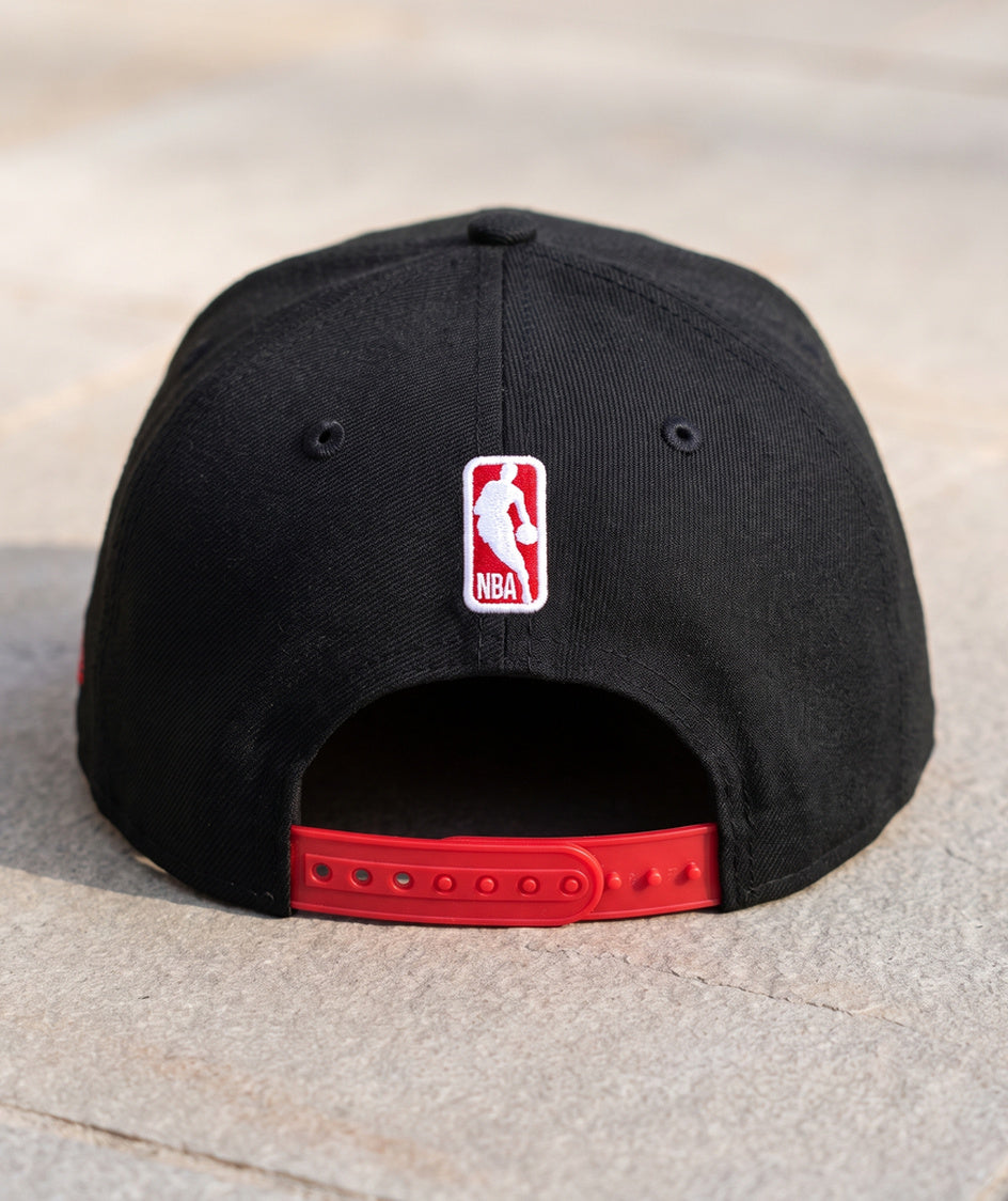 כובע NBA - שיקגו בולס שחור פס מרכזי - גב