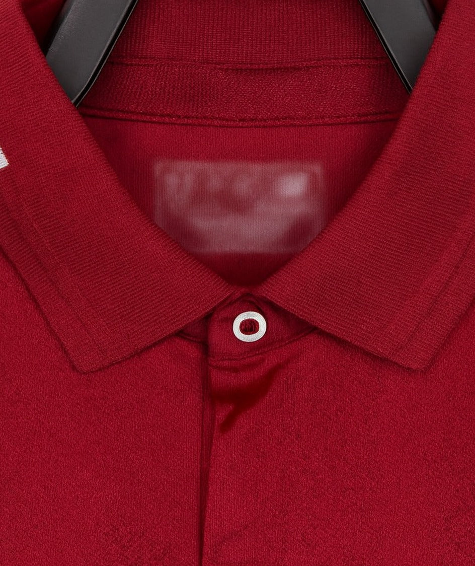 Liverpool 2018/19 home shirt — collar close-up