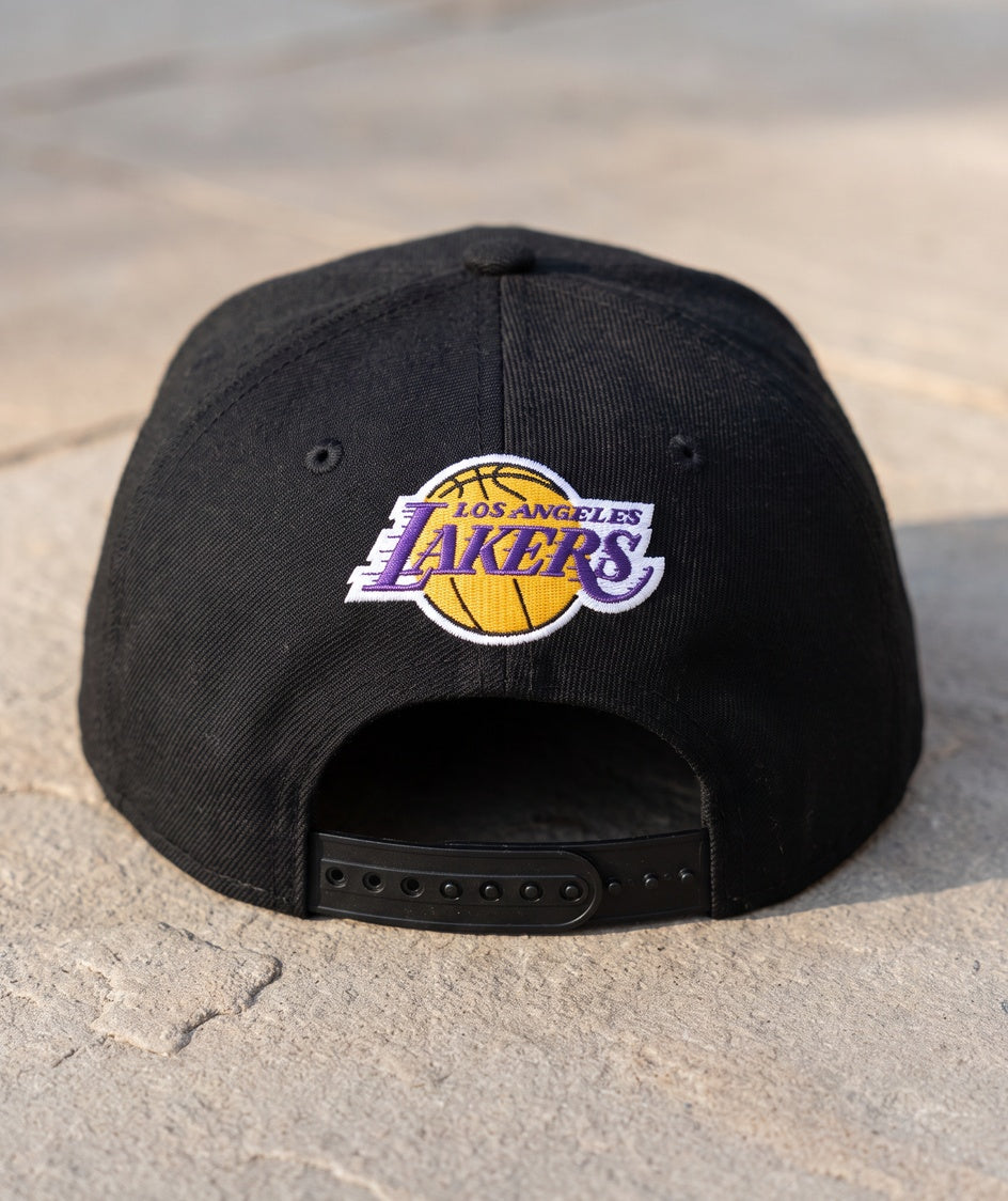 כובע NBA - לוס אנג'לס לייקרס שחור פסים זהב - גב