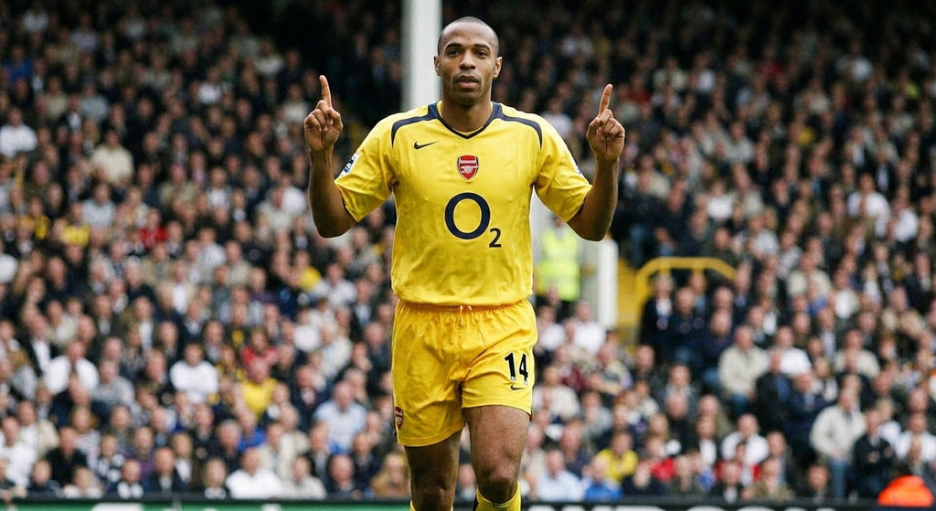 Thierry Henry celebrating in the Arsenal 2005/06 away shirt